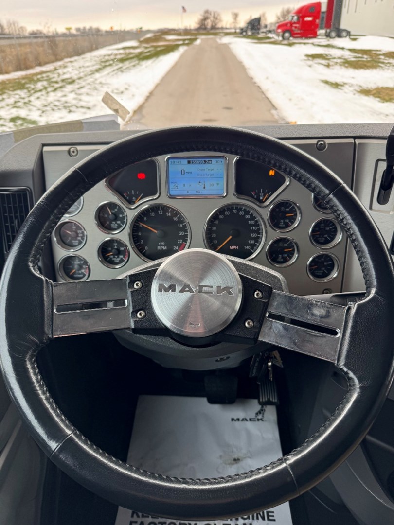 2018 MACK CXU613 - USED TRUCKS SLEEPER - image 14